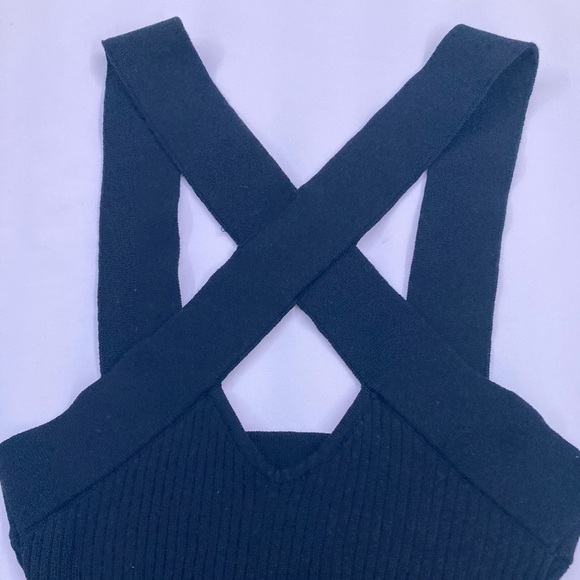 Jack & Jill Cropped Ribbed Black Key Hole Top - Picture 3 of 9